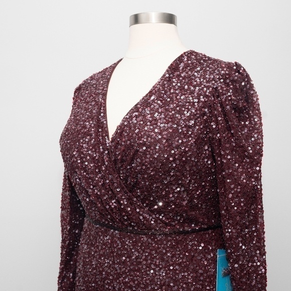 Mac Duggal. Puff Shoulder Sequined Surplice Gown. - Picture 7 of 16